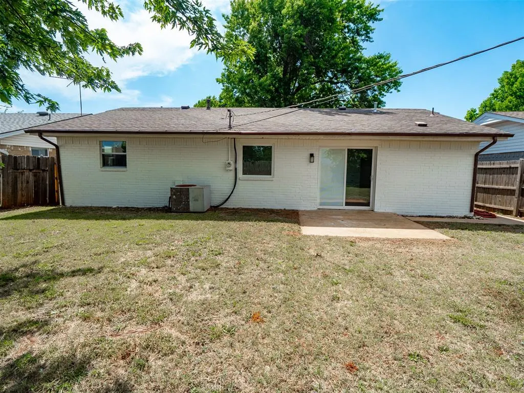 Photo 13 — 2303 N McKinley Avenue, Shawnee, OK 74804