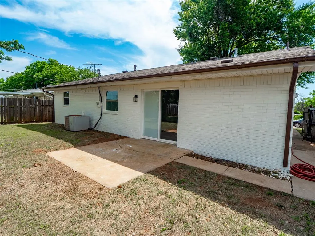 Photo 14 — 2303 N McKinley Avenue, Shawnee, OK 74804