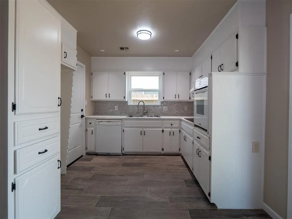 Photo 25 — 2303 N McKinley Avenue, Shawnee, OK 74804
