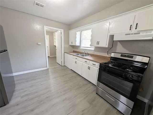 Photo 4 — 1025 Hoyt Avenue, Oklahoma City, OK 73114