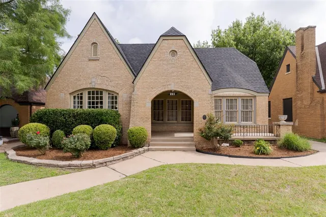 Front exterior — 221 NW 35th Street, Oklahoma City, OK 73118