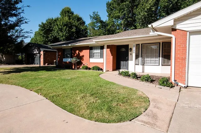 Photo 2 — 1608 S Berry Road, Norman, OK 73072