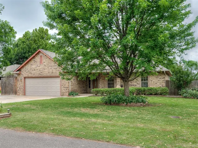 Photo 2 — 2413 E Karen Terrace, Mustang, OK 73064