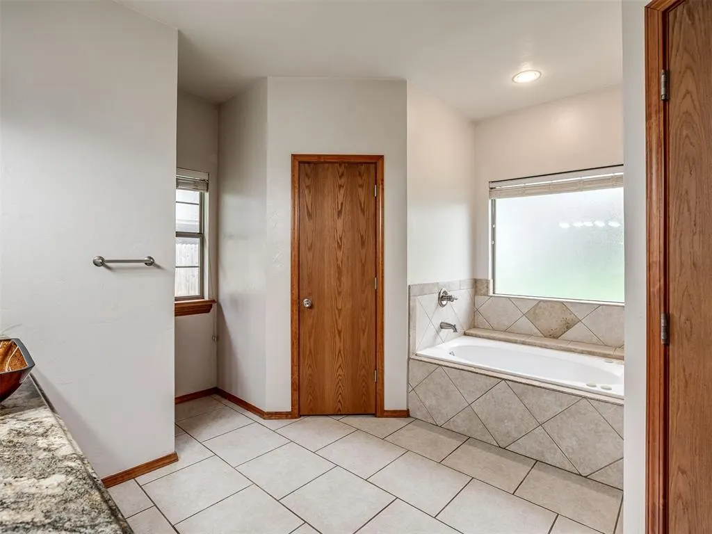Photo 17 — 2413 E Karen Terrace, Mustang, OK 73064