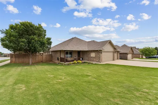 Photo 3 — 11321 NW 7th Street, Yukon, OK 73099