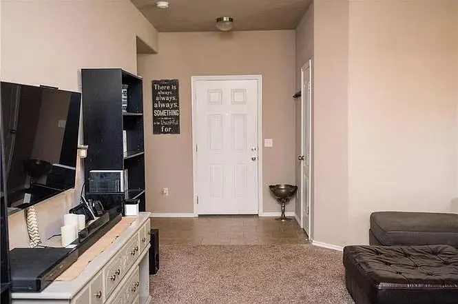 Photo 2 — 2921 Thompson Farm Lane, Yukon, OK 73099