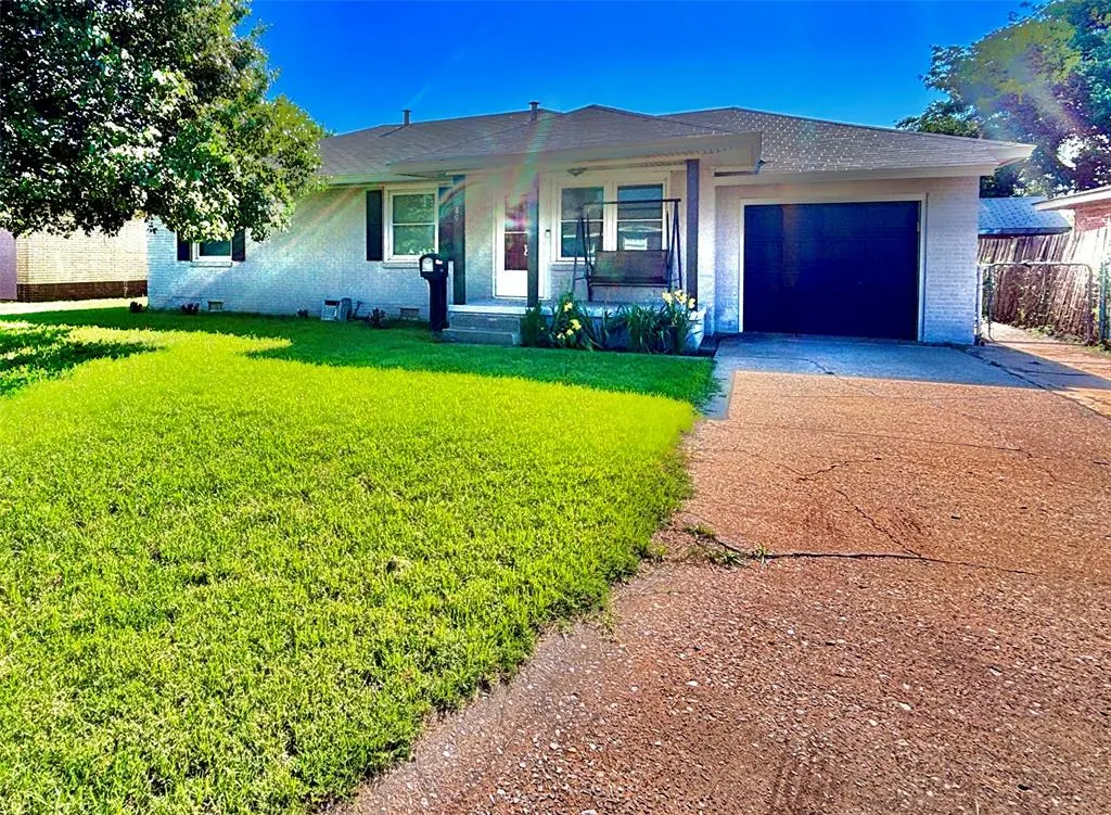 Front exterior — 1805 N Willard Street, Altus, OK 73521