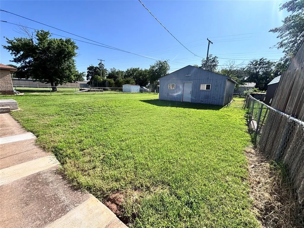 Photo 14 — 1805 N Willard Street, Altus, OK 73521
