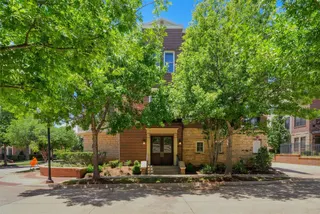Sold home at 205 N Geary Avenue