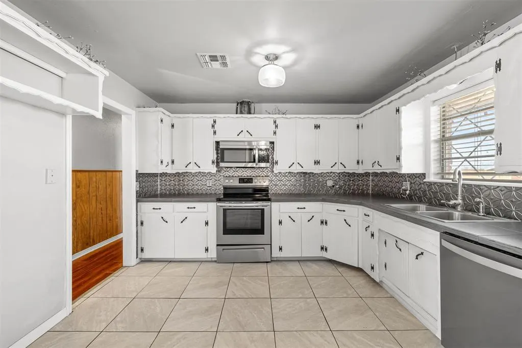 Photo 11 — 22431 100th Street, Maysville, OK 73057