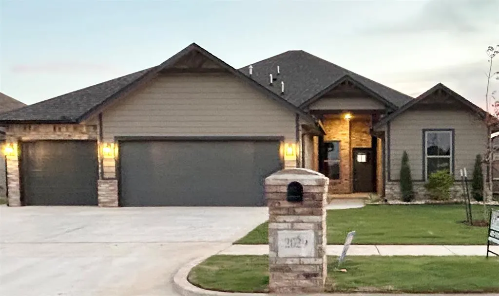 Front exterior — 2029 Aminas Way, Yukon, OK 73099