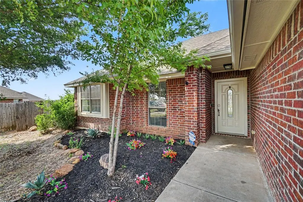 Photo 2 — 216 NW Cherry Avenue, Cache, OK 73527