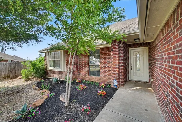 Photo 2 — 216 NW Cherry Avenue, Cache, OK 73527