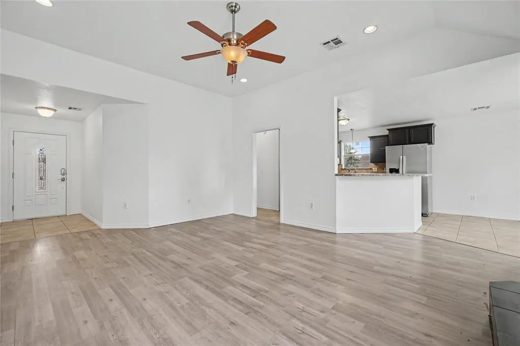 Photo 4 — 216 NW Cherry Avenue, Cache, OK 73527