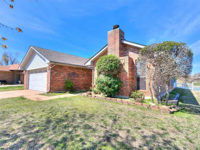 Photo 5 — 7317 Louisburg Drive, Oklahoma City, OK 73162