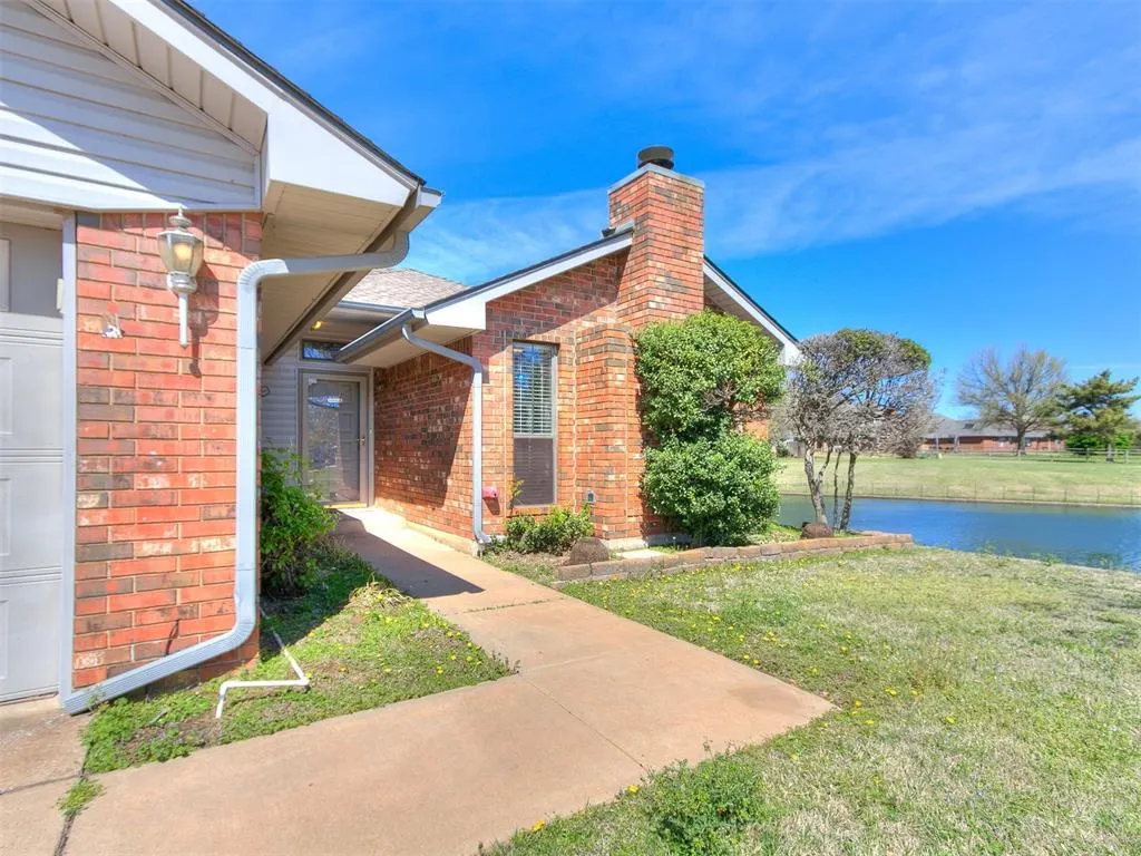 Photo 7 — 7317 Louisburg Drive, Oklahoma City, OK 73162