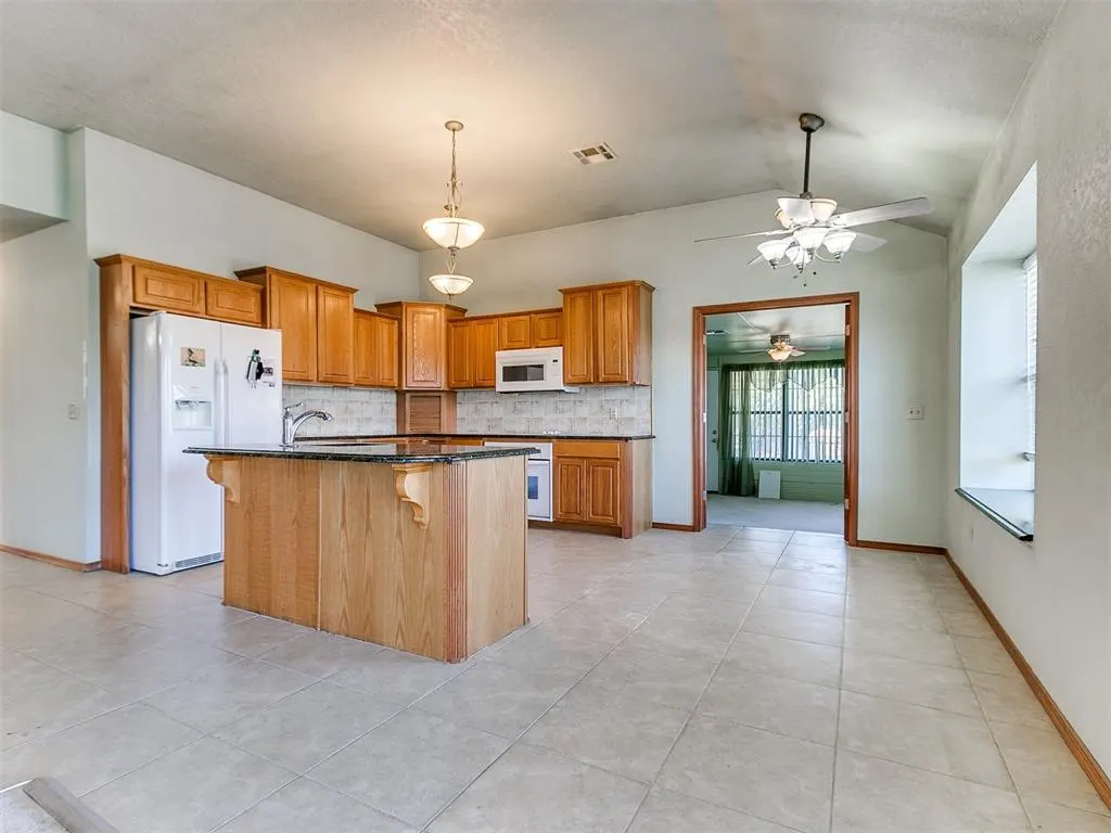 Photo 8 — 7317 Louisburg Drive, Oklahoma City, OK 73162