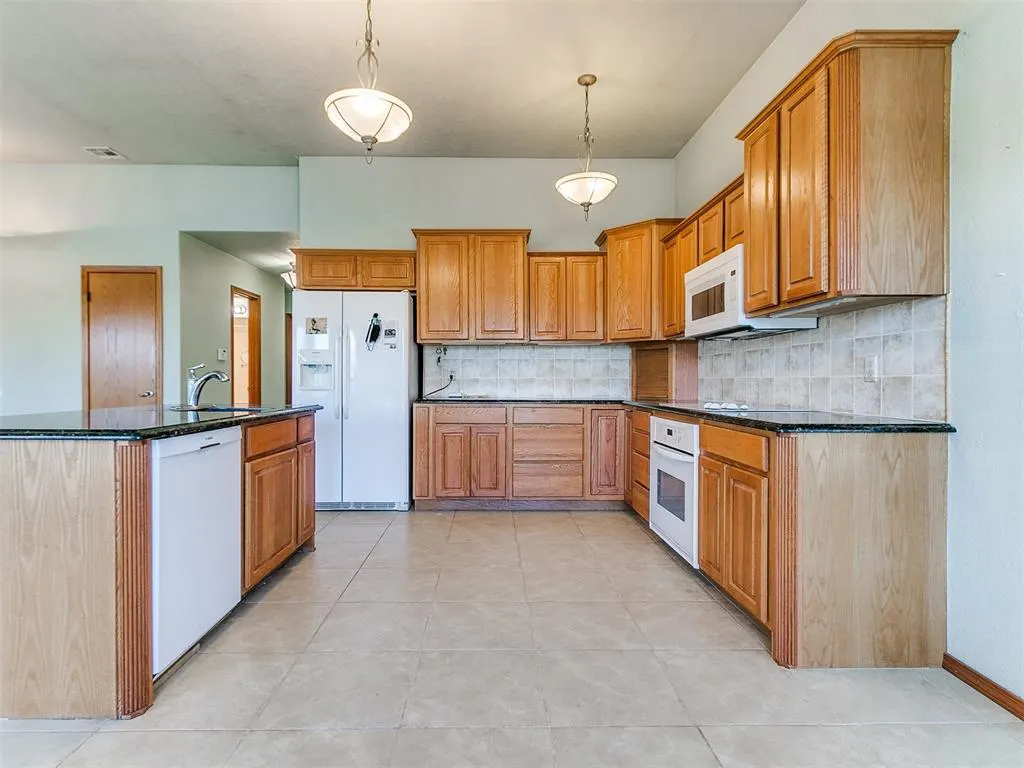 Photo 9 — 7317 Louisburg Drive, Oklahoma City, OK 73162