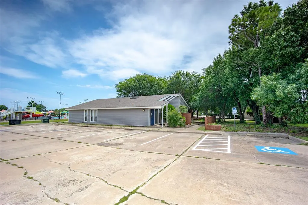 Front exterior — 2400 Tee Circle, Norman, OK 73069