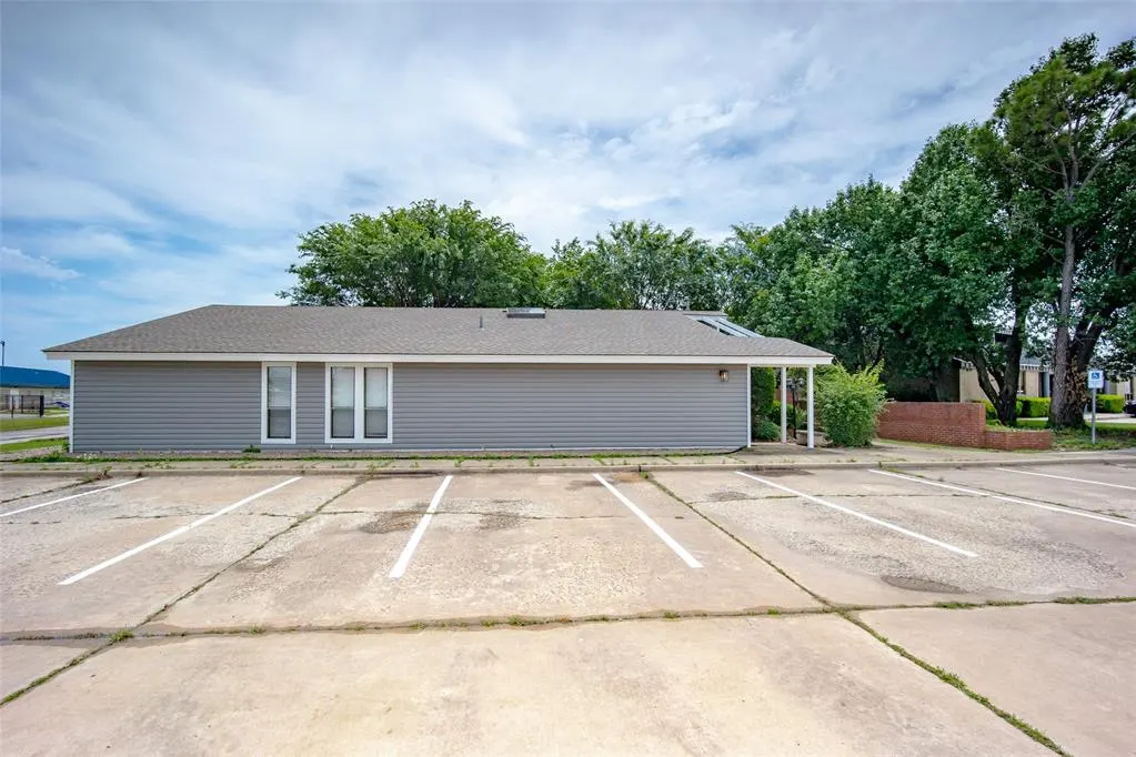 Photo 4 — 2400 Tee Circle, Norman, OK 73069
