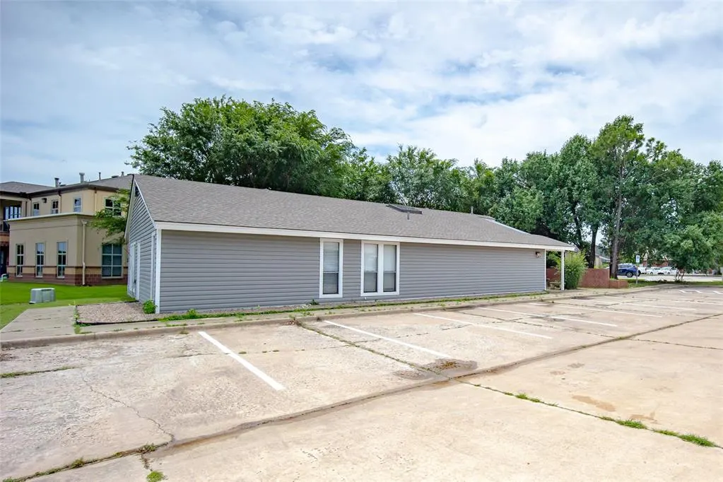 Photo 5 — 2400 Tee Circle, Norman, OK 73069