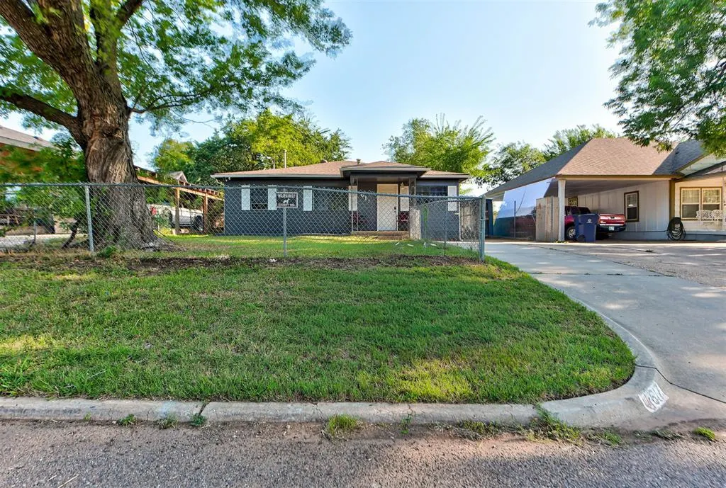 Photo 2 — 617 SW 34th Street, Oklahoma City, OK 73109