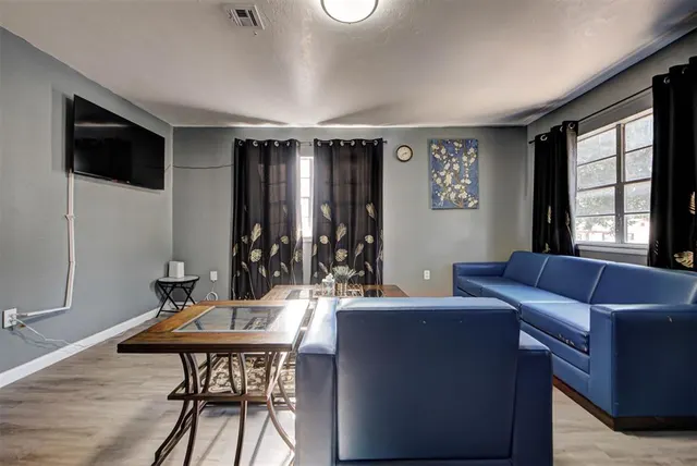 Photo 4 — 617 SW 34th Street, Oklahoma City, OK 73109