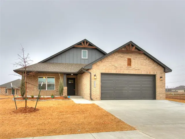 Photo 3 — 7717 Three Woods Lane, Yukon, OK 73099