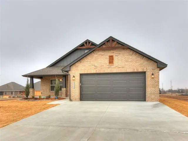 Photo 4 — 7717 Three Woods Lane, Yukon, OK 73099