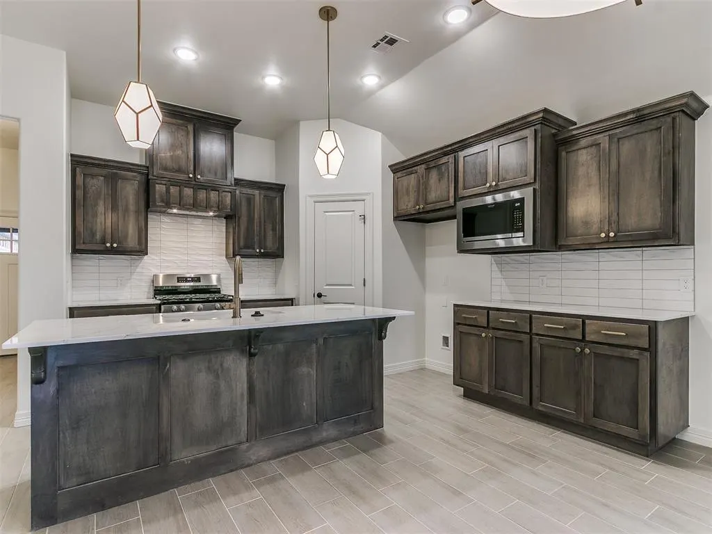 Photo 6 — 7717 Three Woods Lane, Yukon, OK 73099