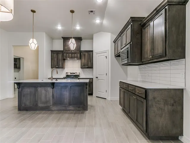 Photo 7 — 7717 Three Woods Lane, Yukon, OK 73099