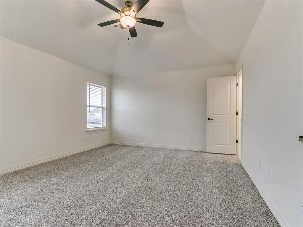 Photo 18 — 7717 Three Woods Lane, Yukon, OK 73099