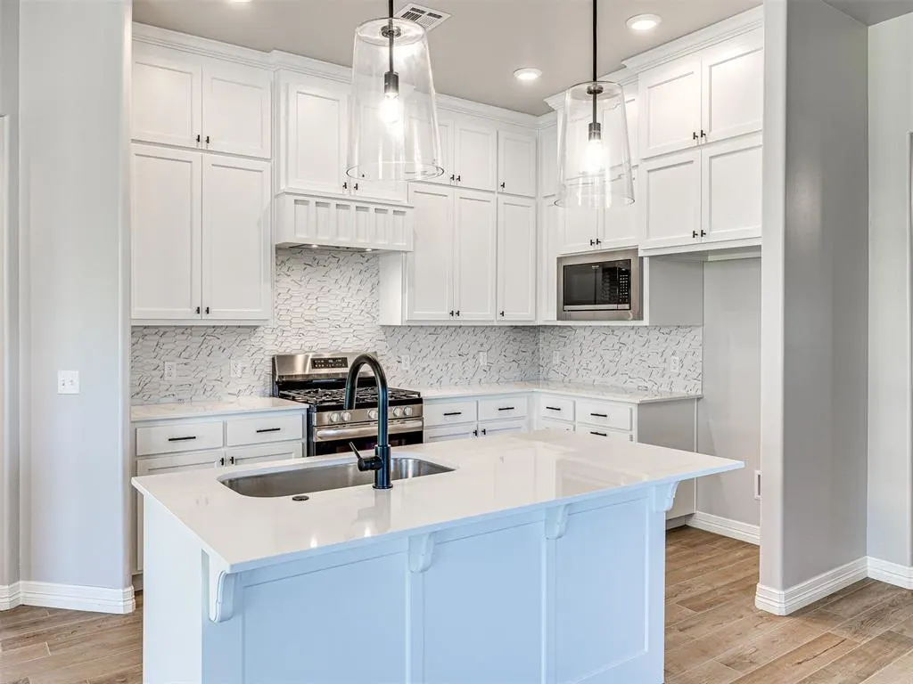 Photo 3 — 7712 Three Woods Lane, Yukon, OK 73099