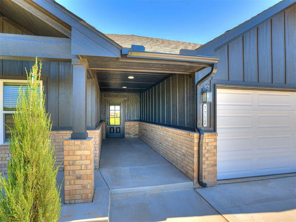 Photo 4 — 7712 Three Woods Lane, Yukon, OK 73099