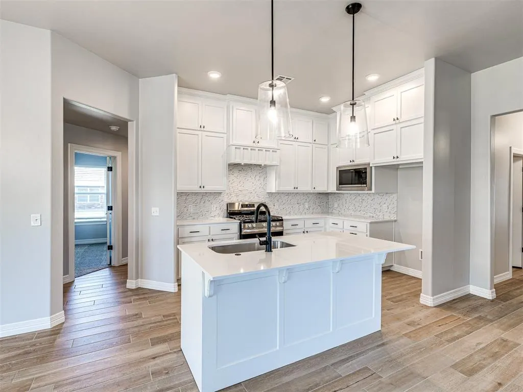 Photo 7 — 7712 Three Woods Lane, Yukon, OK 73099