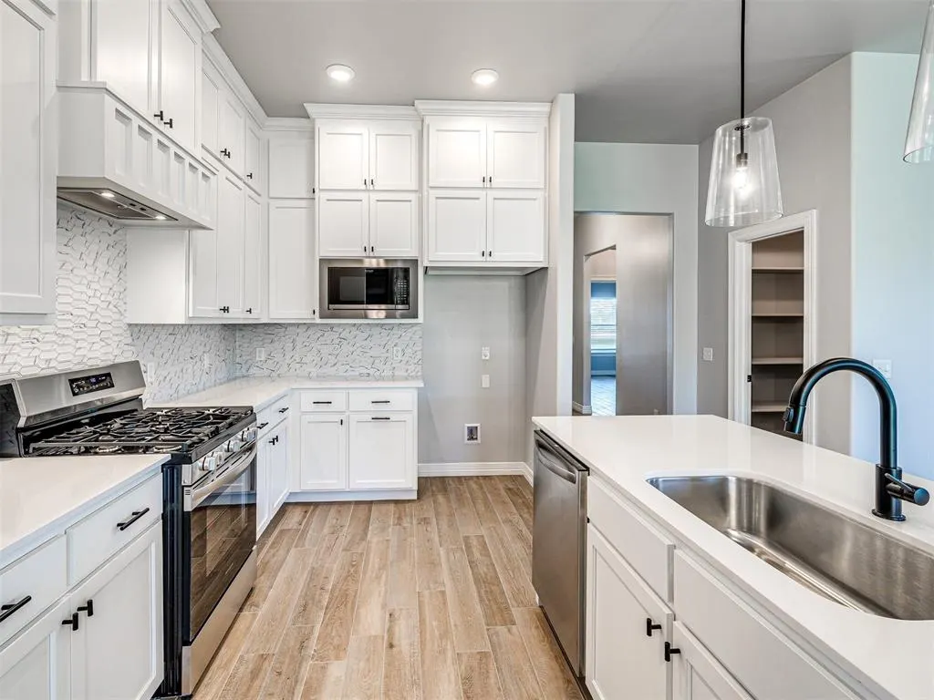 Photo 9 — 7712 Three Woods Lane, Yukon, OK 73099