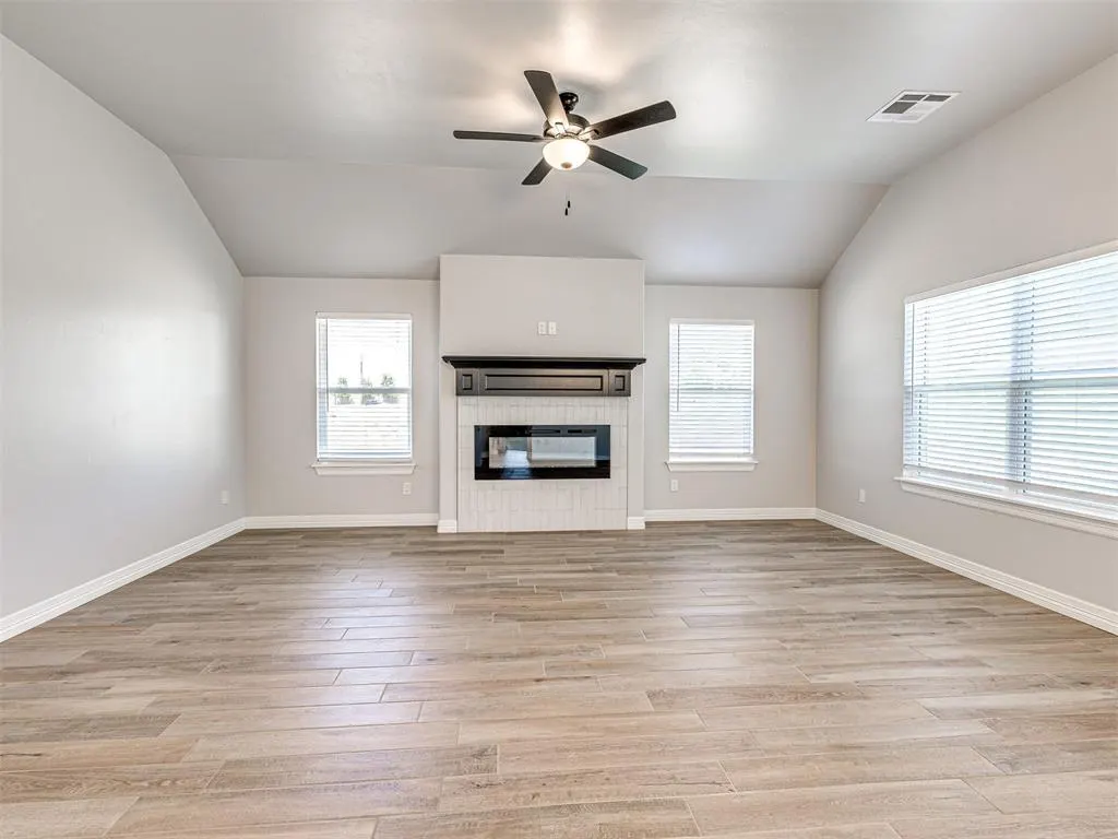 Photo 11 — 7712 Three Woods Lane, Yukon, OK 73099