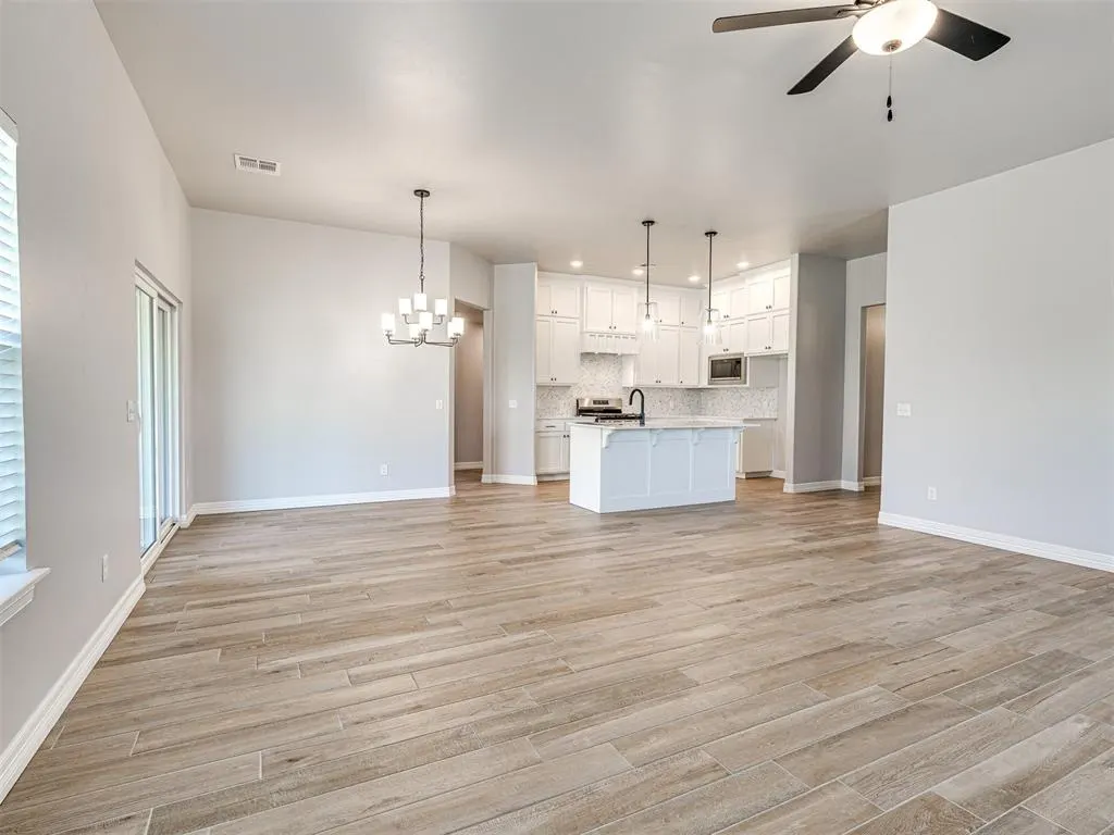 Photo 14 — 7712 Three Woods Lane, Yukon, OK 73099
