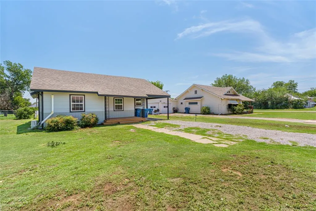 Front exterior — 209 S Linwood Street, Cordell, OK 73632