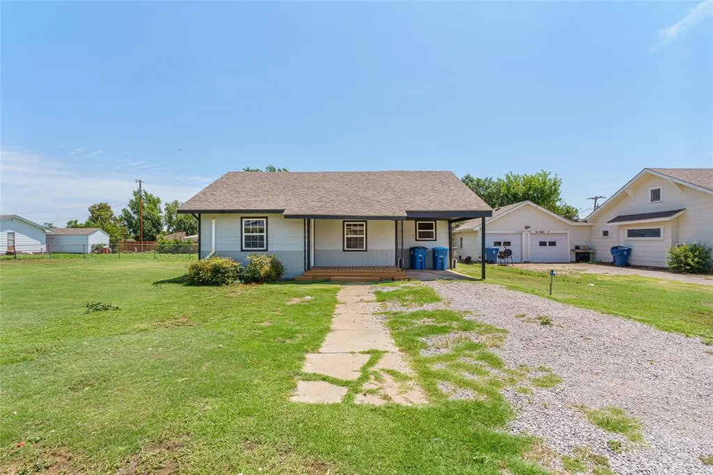Photo 2 — 209 S Linwood Street, Cordell, OK 73632