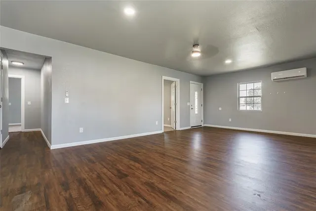 Photo 6 — 209 S Linwood Street, Cordell, OK 73632