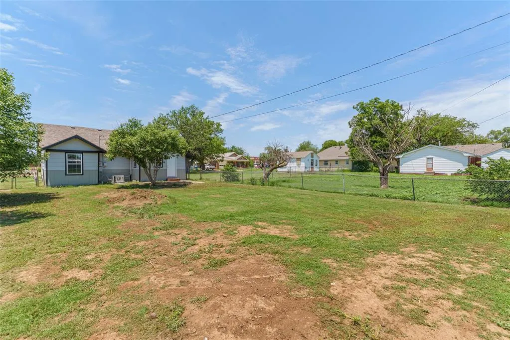 Photo 27 — 209 S Linwood Street, Cordell, OK 73632