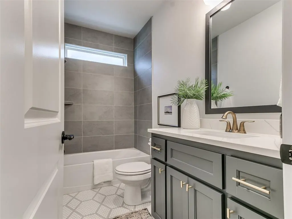 Photo 7 — 7717 Woods Edge Way, Yukon, OK 73099