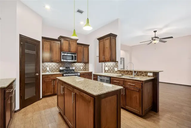 Photo 7 — 17305 Serrano Drive, Oklahoma City, OK 73170