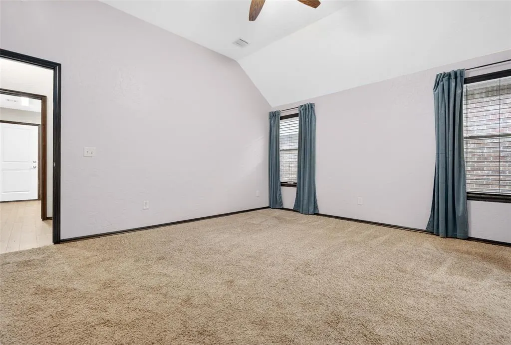 Photo 14 — 17305 Serrano Drive, Oklahoma City, OK 73170