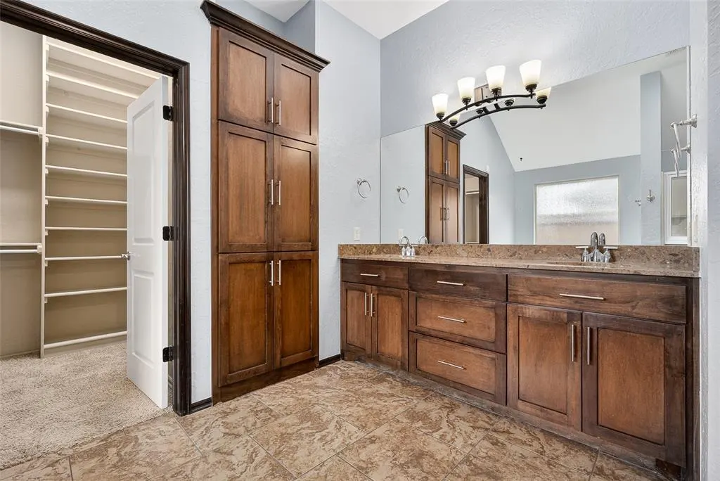 Photo 15 — 17305 Serrano Drive, Oklahoma City, OK 73170
