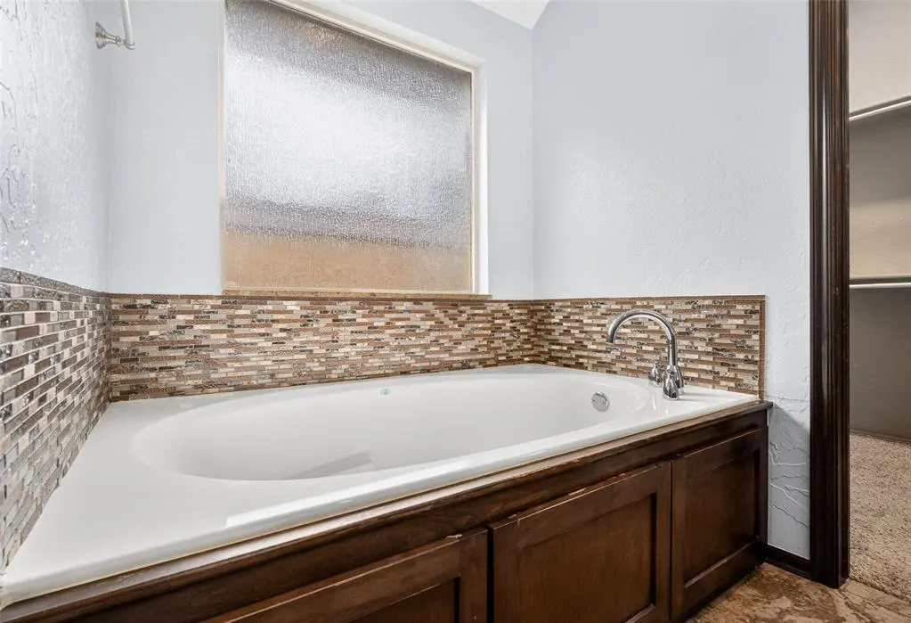 Photo 17 — 17305 Serrano Drive, Oklahoma City, OK 73170