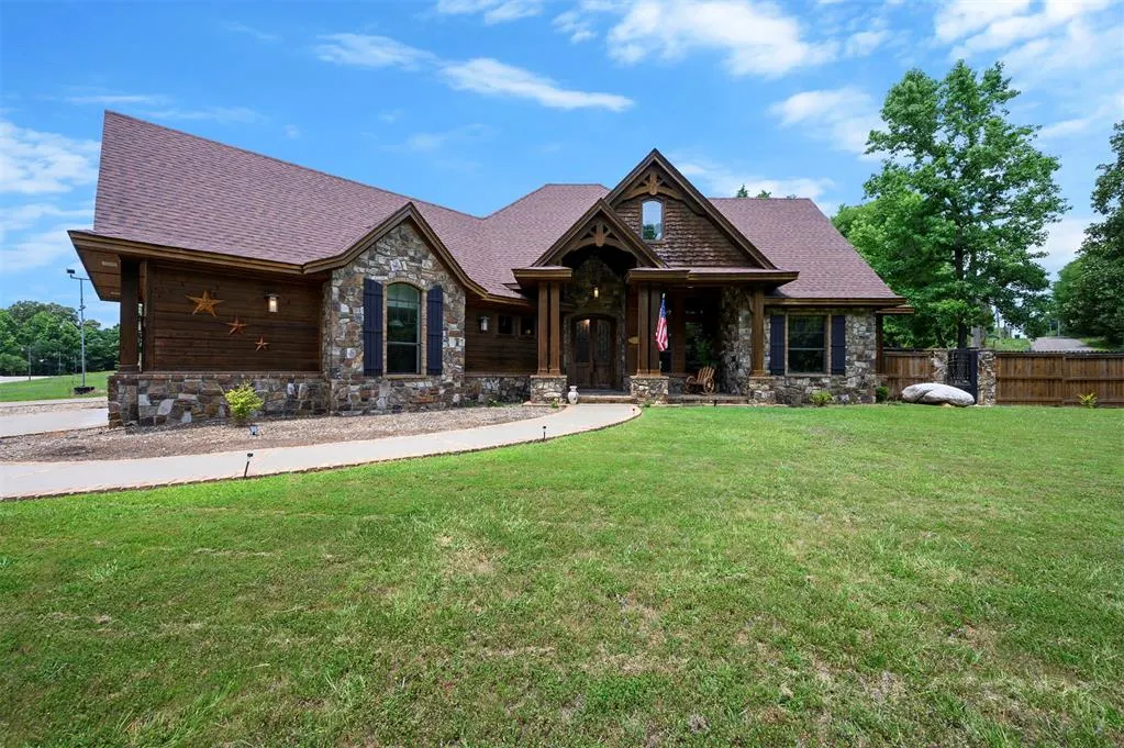 Front exterior — 100 Woodbridge Cove, Broken Bow, OK 74728