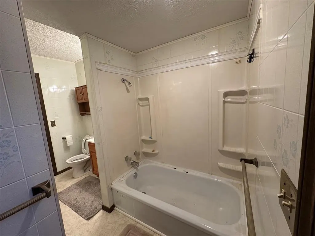 Photo 6 — 6207 NW 34th Street, Bethany, OK 73008