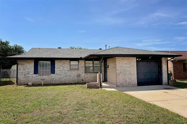 Photo 3 — 620 Willow Ridge Place, Edmond, OK 73003